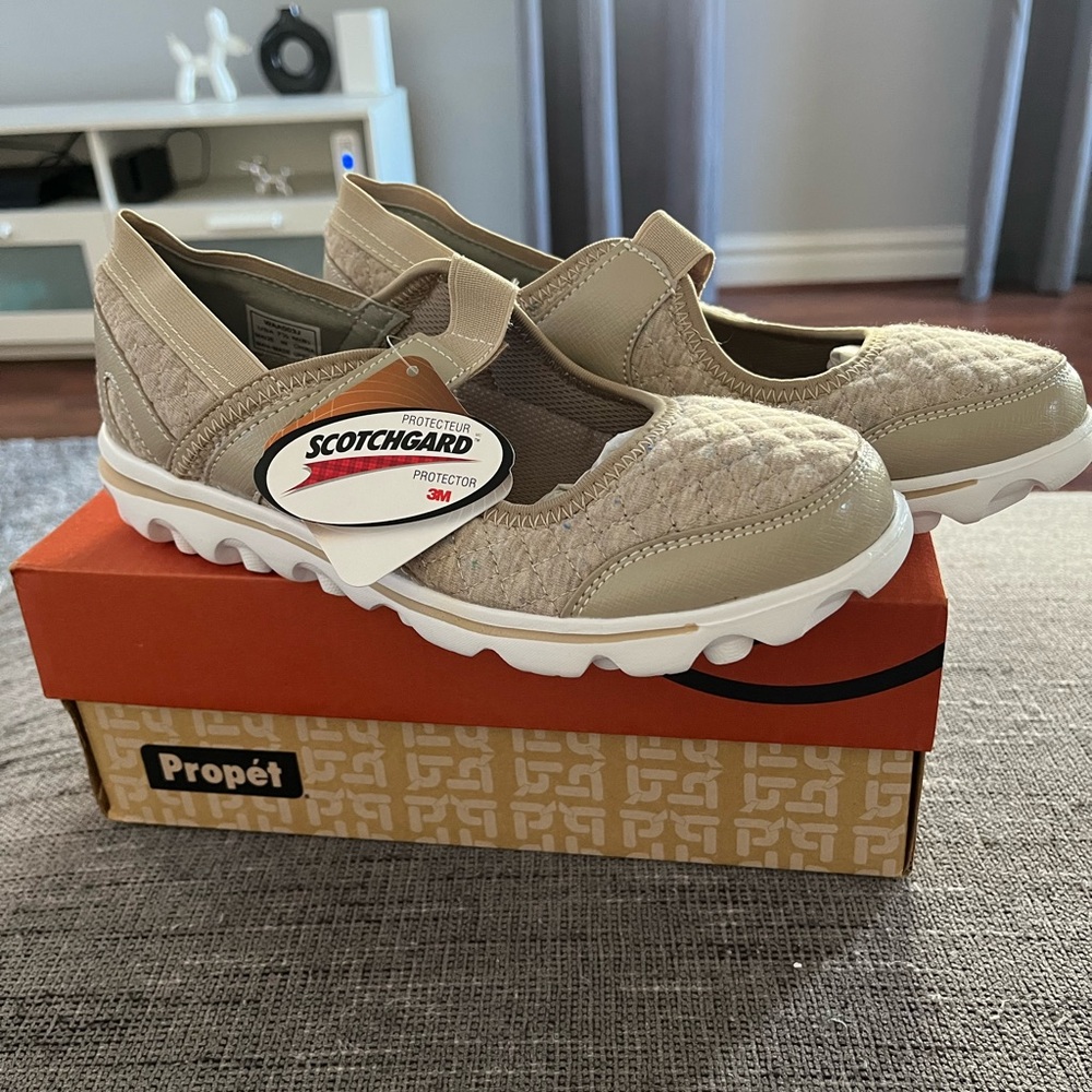 Propét Women's Onalee Mary Jane Flat New in Box SZ 7.5
